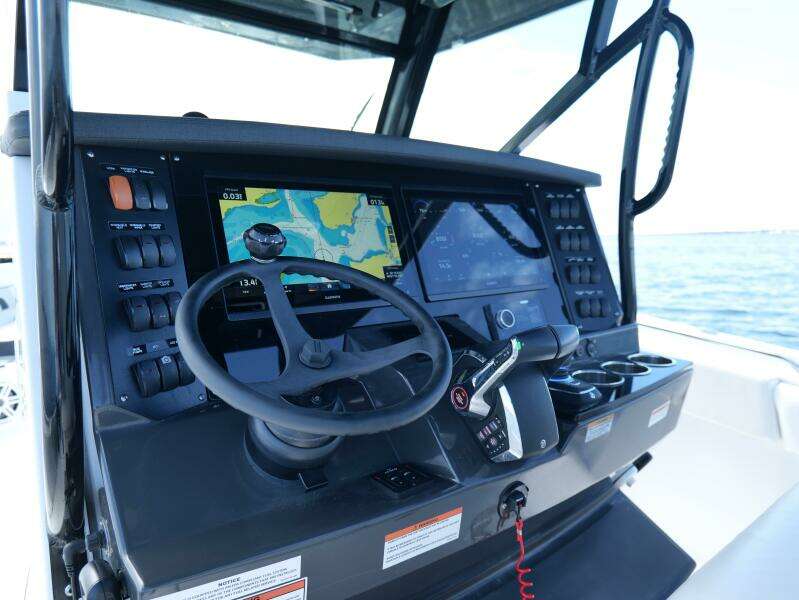 Blackfin 332 CC - Helm Station Electronics 