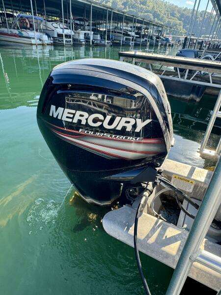 2019 Sun Tracker Fishin' Barge 20DLX