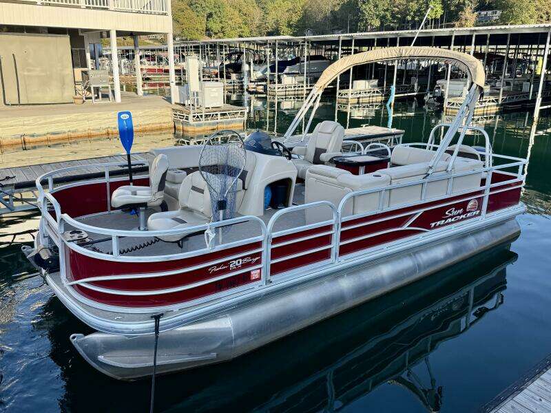 2019 Sun Tracker Fishin' Barge 20DLX
