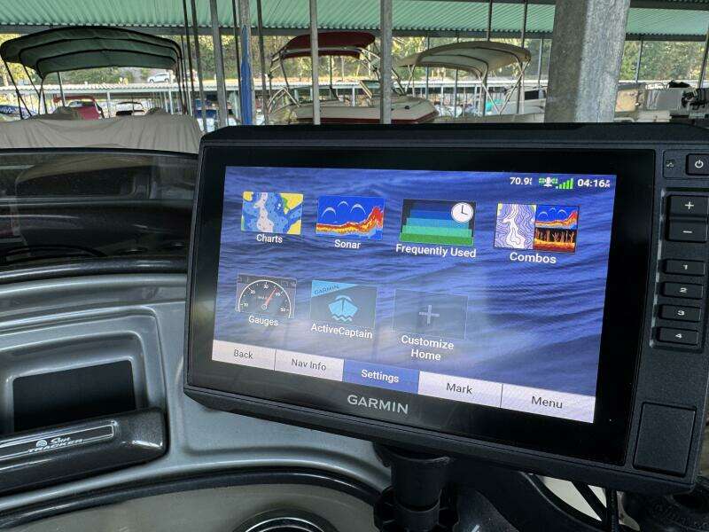 2019 Sun Tracker Fishin' Barge 20DLX