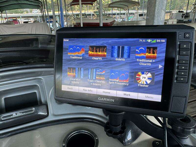 2019 Sun Tracker Fishin' Barge 20DLX