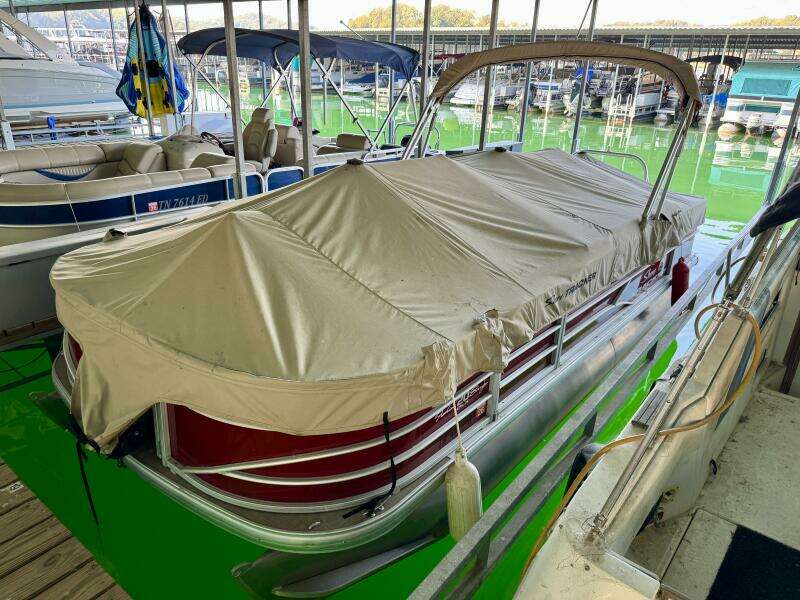 2019 Sun Tracker Fishin' Barge 20DLX