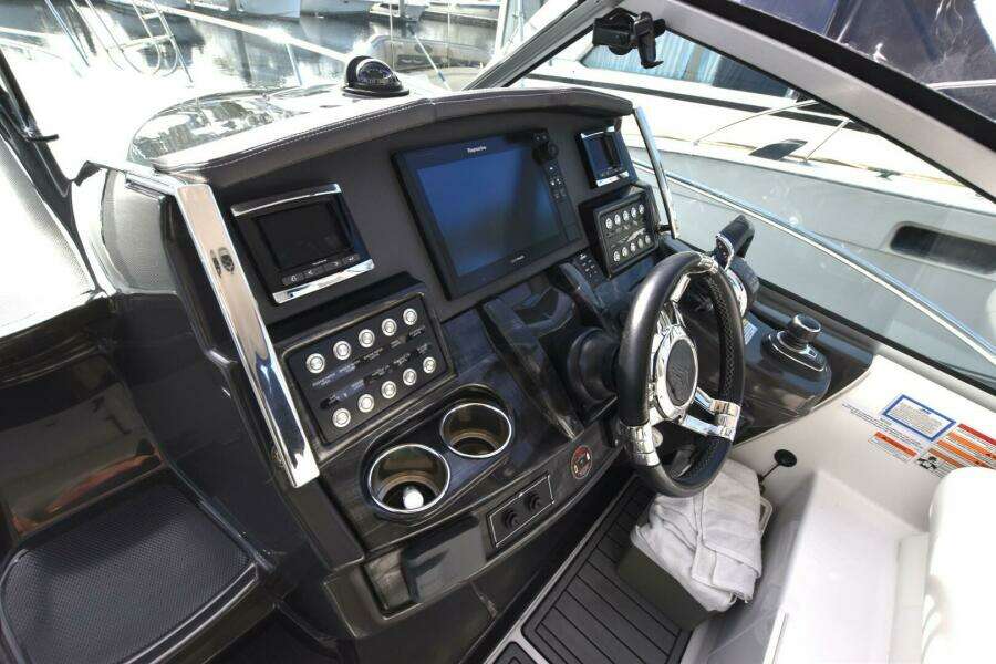 2017 Monterey 355 Sport Yacht