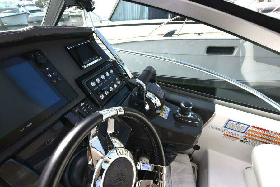 2017 Monterey 355 Sport Yacht