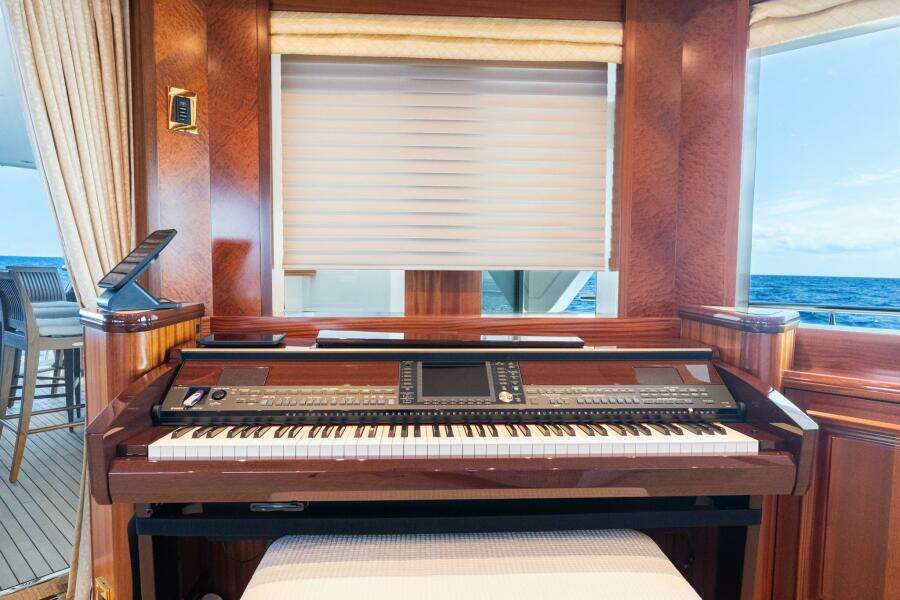 2010 Westport Superyacht