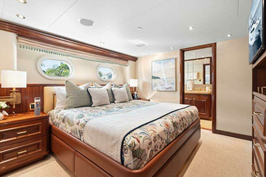 2010 Westport Superyacht