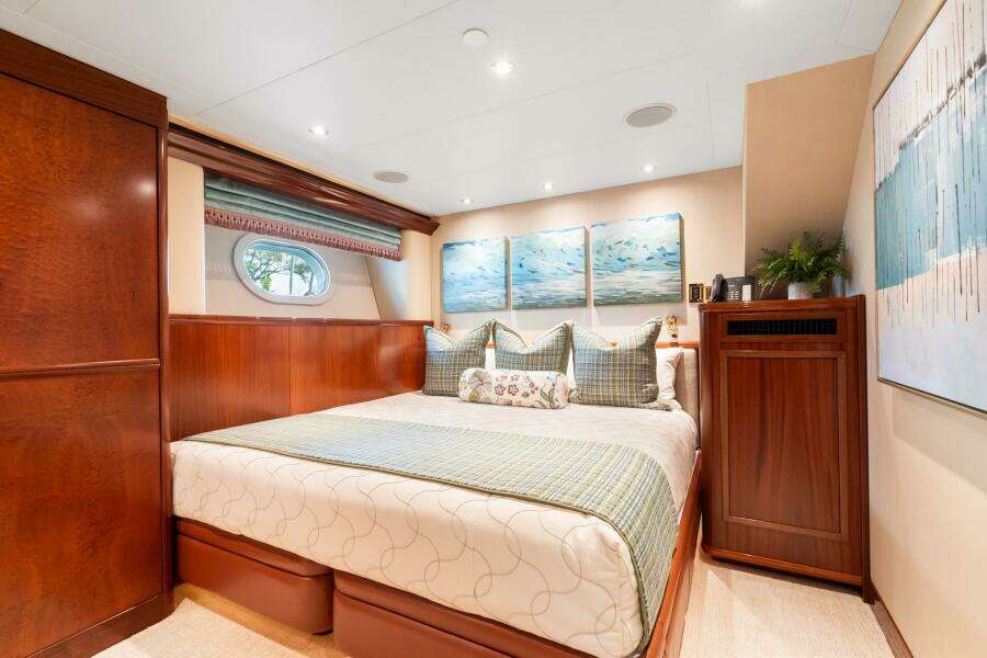 2010 Westport Superyacht