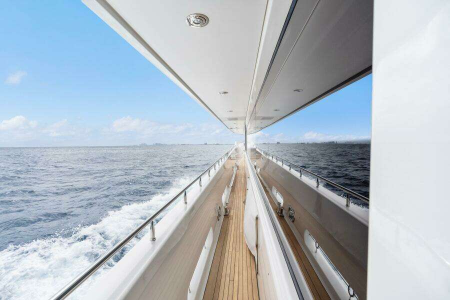 2010 Westport Superyacht