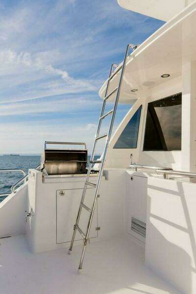 2010 Horizon Enclosed Pilothouse