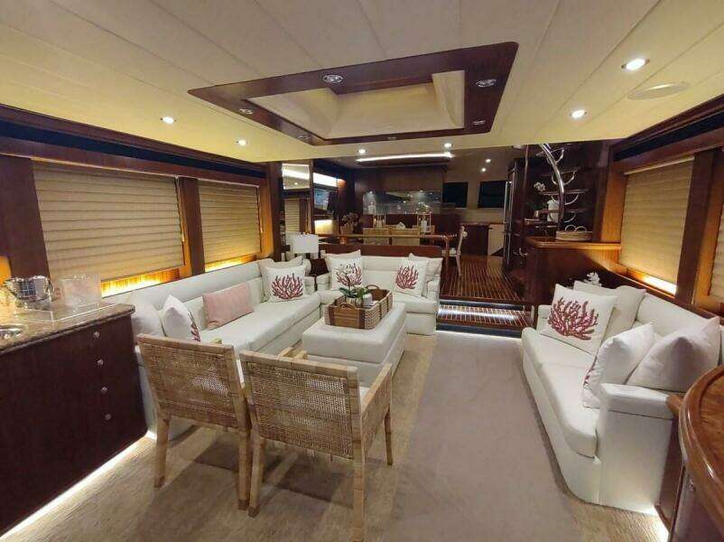 2010 Horizon Enclosed Pilothouse