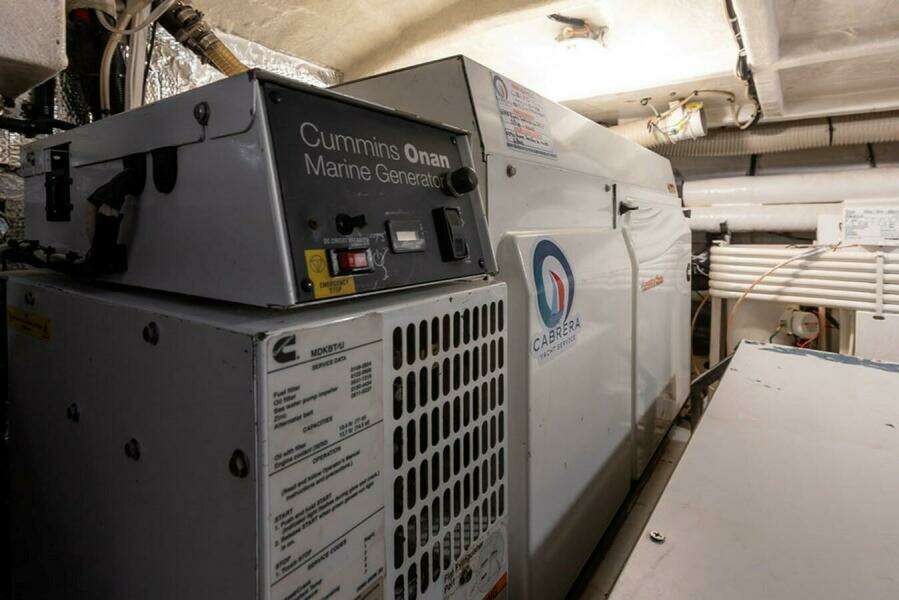 2010 Horizon Enclosed Pilothouse