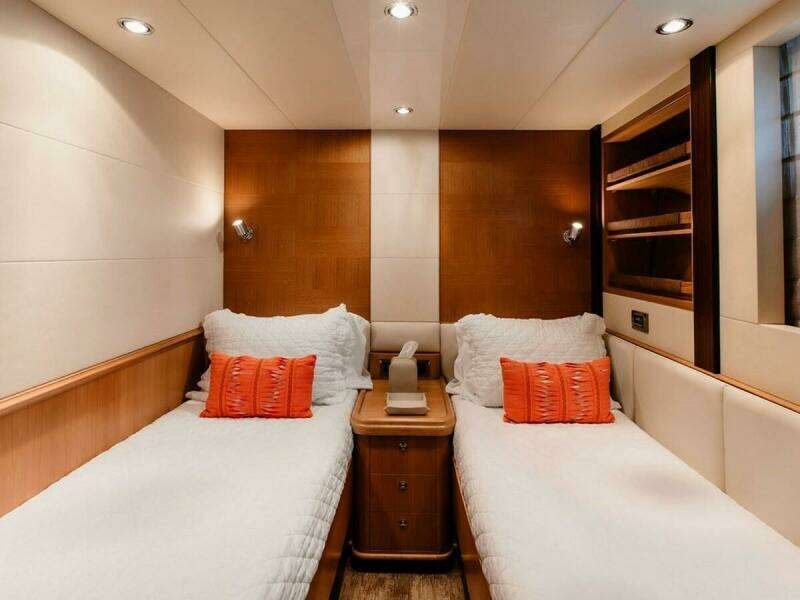 2010 Horizon Enclosed Pilothouse