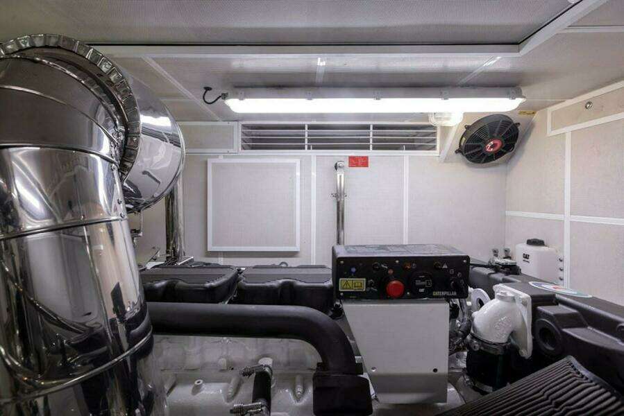 2010 Horizon Enclosed Pilothouse