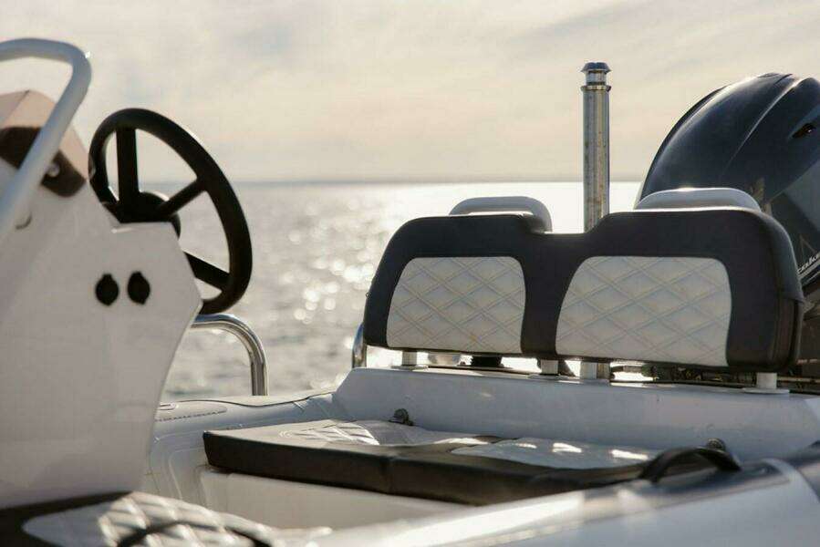 2010 Horizon Enclosed Pilothouse