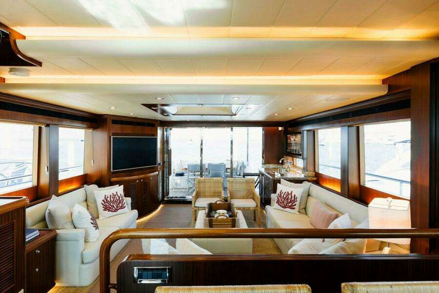 2010 Horizon Enclosed Pilothouse