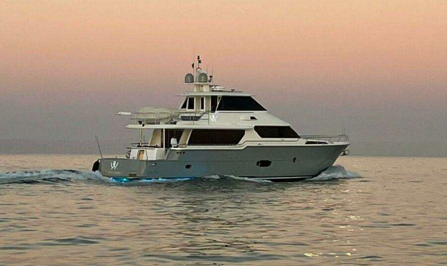 2010 Horizon Enclosed Pilothouse