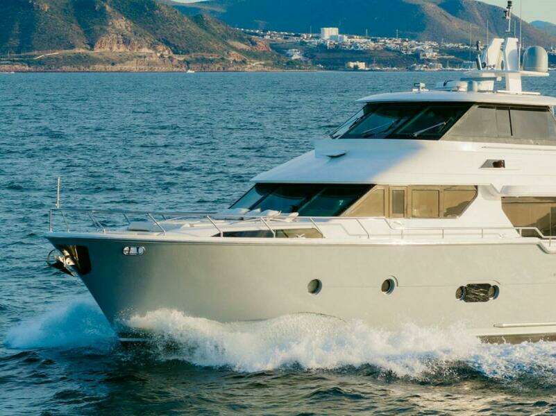 2010 Horizon Enclosed Pilothouse