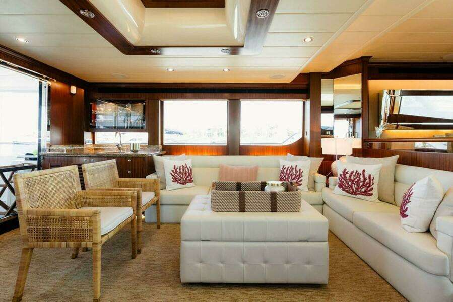 2010 Horizon Enclosed Pilothouse