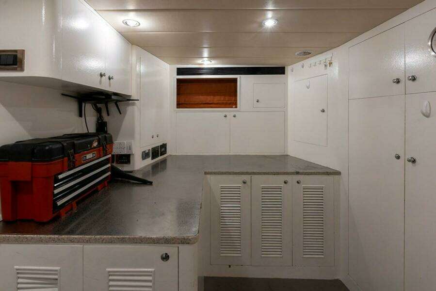 2010 Horizon Enclosed Pilothouse