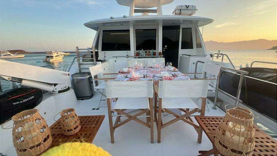 2010 Horizon Enclosed Pilothouse