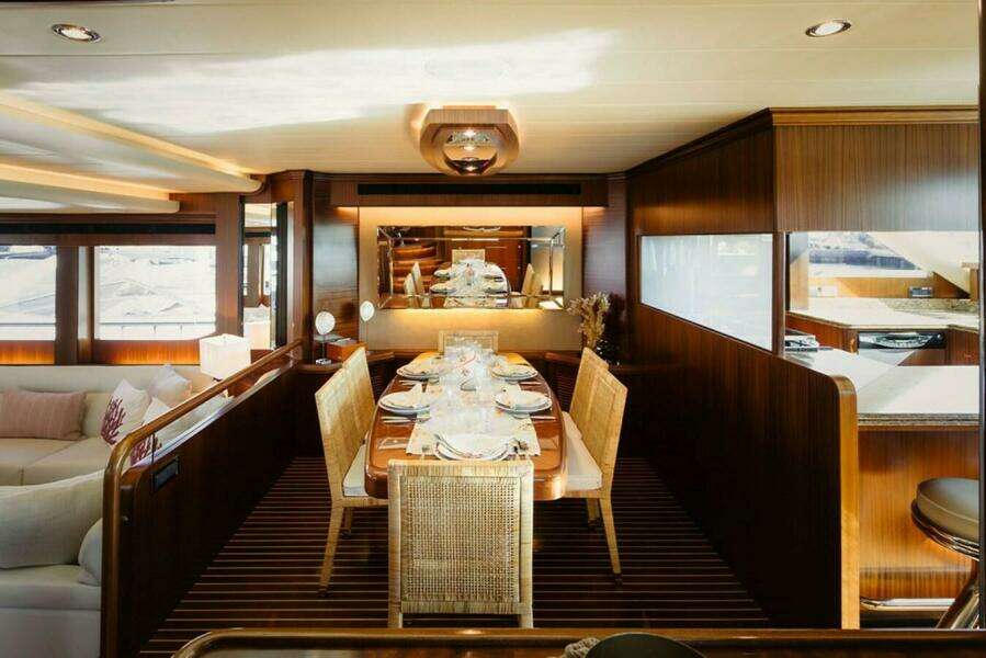 2010 Horizon Enclosed Pilothouse
