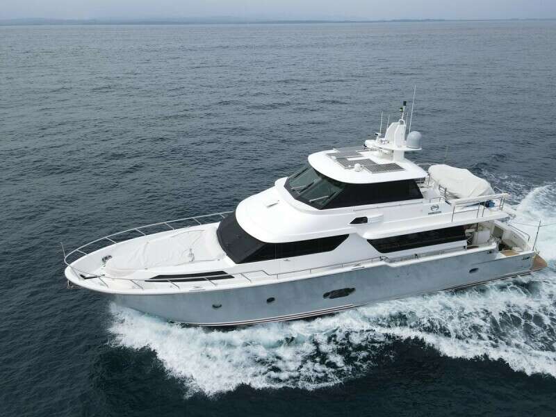 2010 Horizon Enclosed Pilothouse