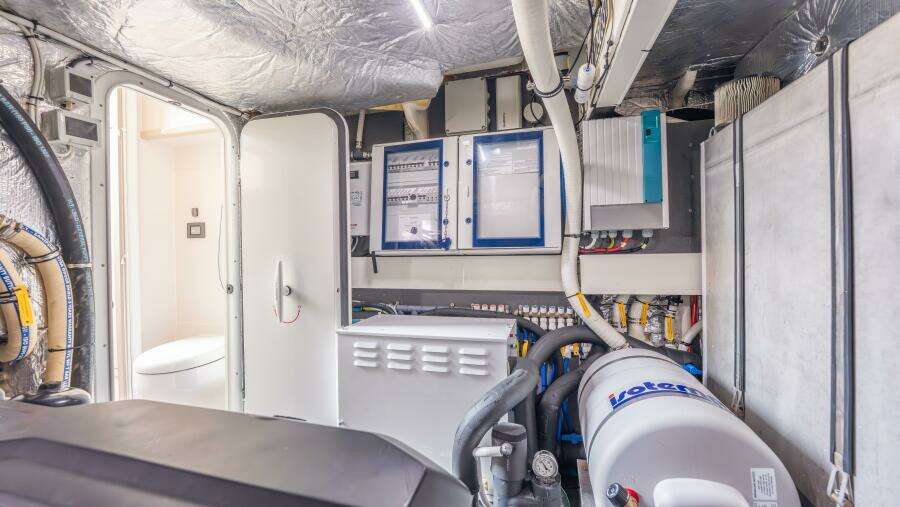 2019 Absolute 58 Fly