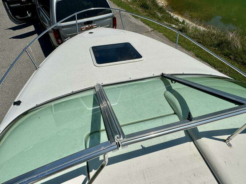 1999 Sea Ray 215 Express Cruiser