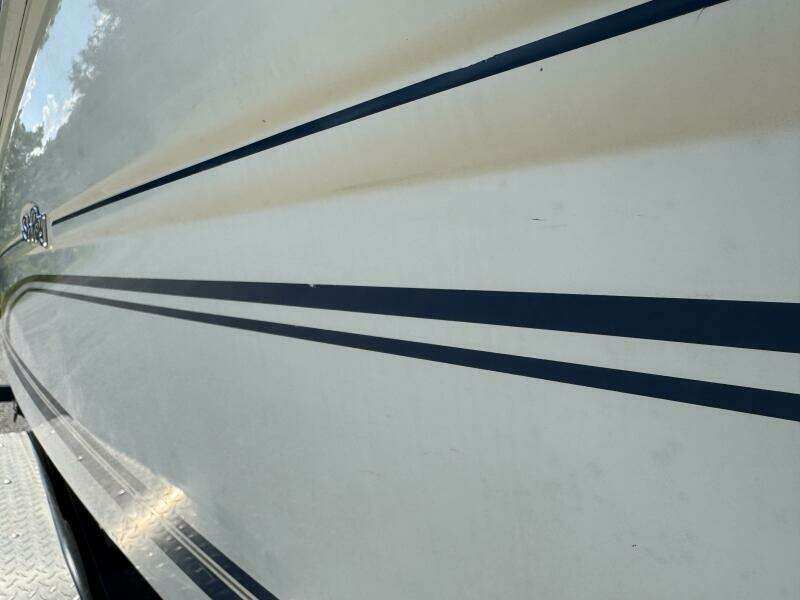 1999 Sea Ray 215 Express Cruiser