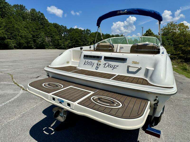 1999 Sea Ray 215 Express Cruiser