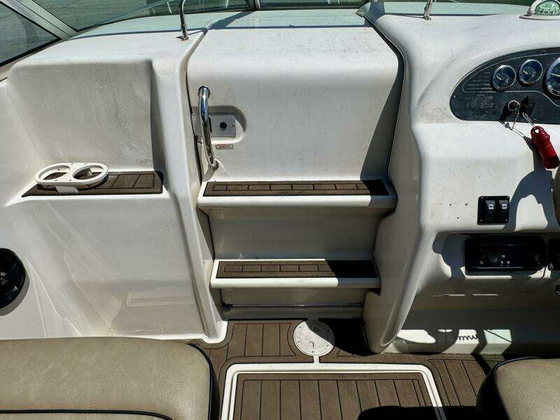 1999 Sea Ray 215 Express Cruiser