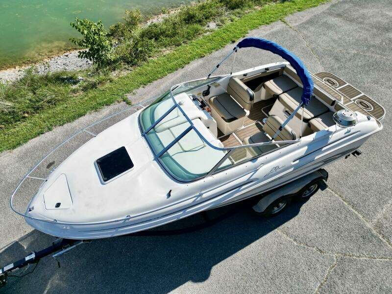 1999 Sea Ray 215 Express Cruiser