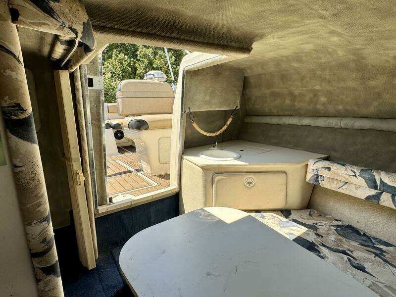 1999 Sea Ray 215 Express Cruiser