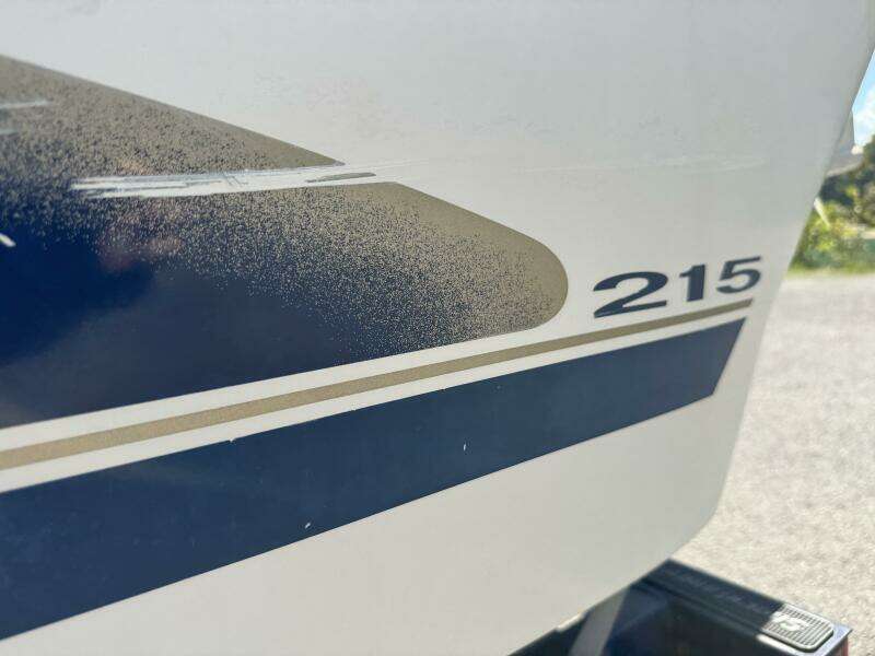 1999 Sea Ray 215 Express Cruiser