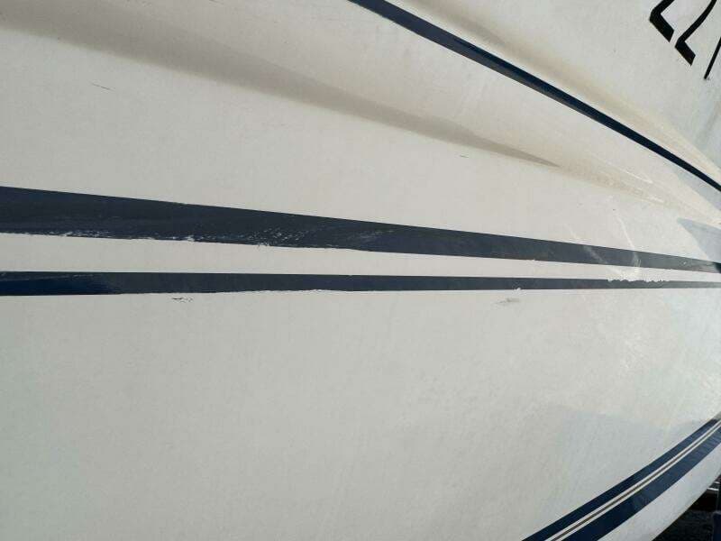 1999 Sea Ray 215 Express Cruiser