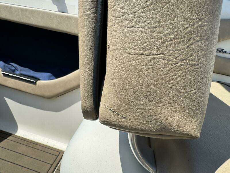 1999 Sea Ray 215 Express Cruiser