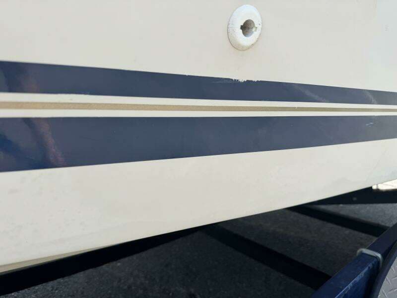 1999 Sea Ray 215 Express Cruiser