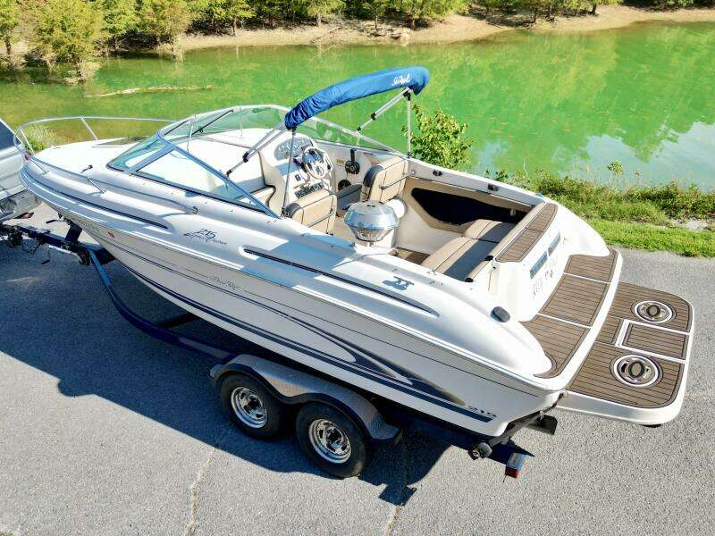 1999 Sea Ray 215 Express Cruiser