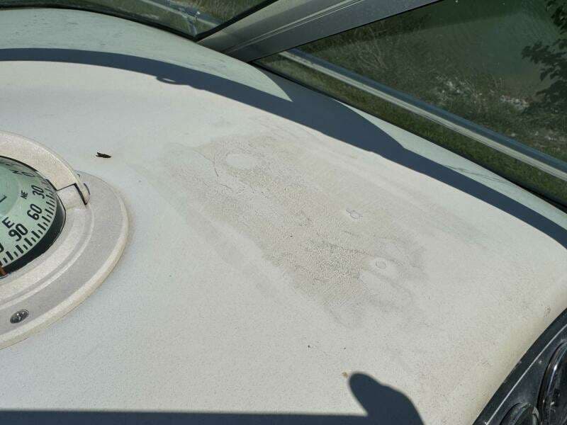 1999 Sea Ray 215 Express Cruiser