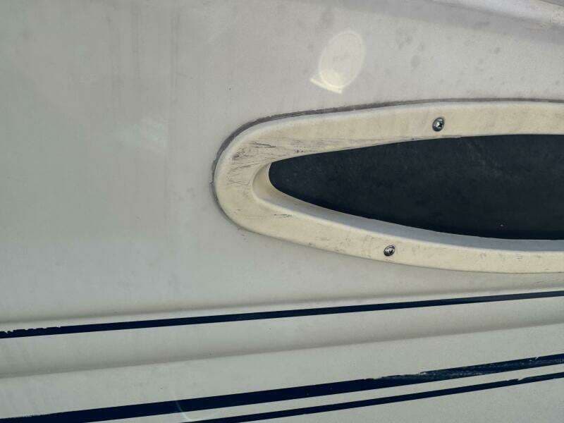 1999 Sea Ray 215 Express Cruiser