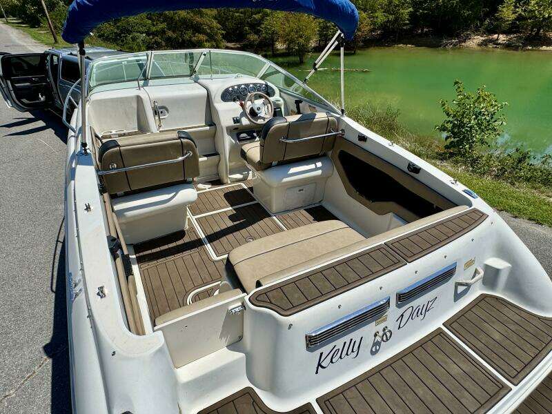 1999 Sea Ray 215 Express Cruiser