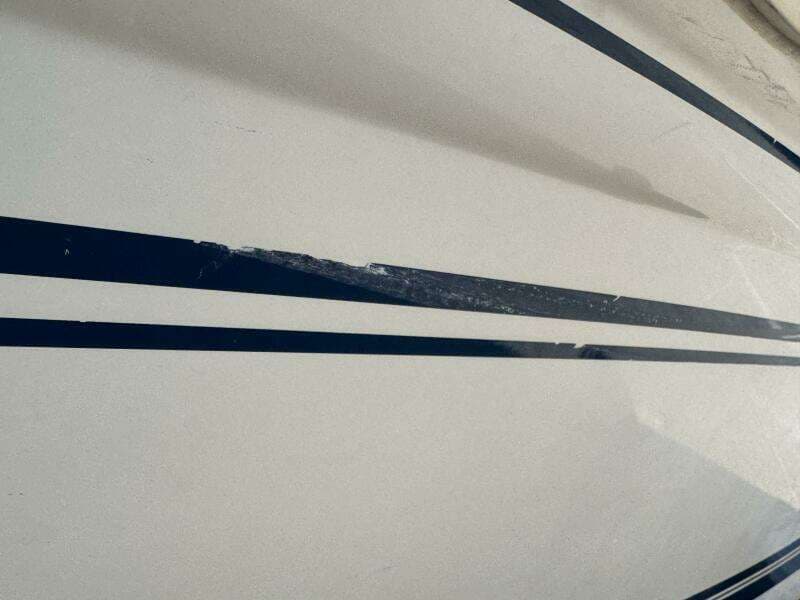 1999 Sea Ray 215 Express Cruiser