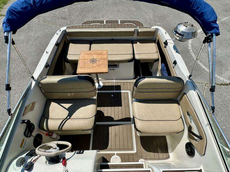 1999 Sea Ray 215 Express Cruiser