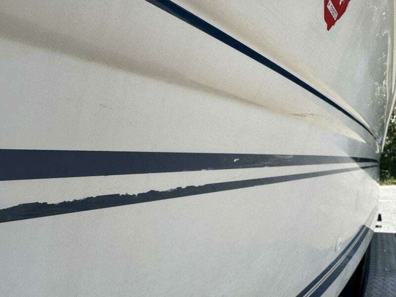 1999 Sea Ray 215 Express Cruiser