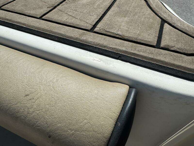 1999 Sea Ray 215 Express Cruiser