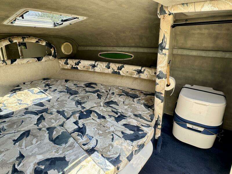 1999 Sea Ray 215 Express Cruiser