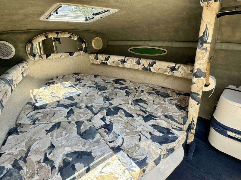 1999 Sea Ray 215 Express Cruiser