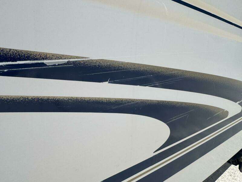 1999 Sea Ray 215 Express Cruiser