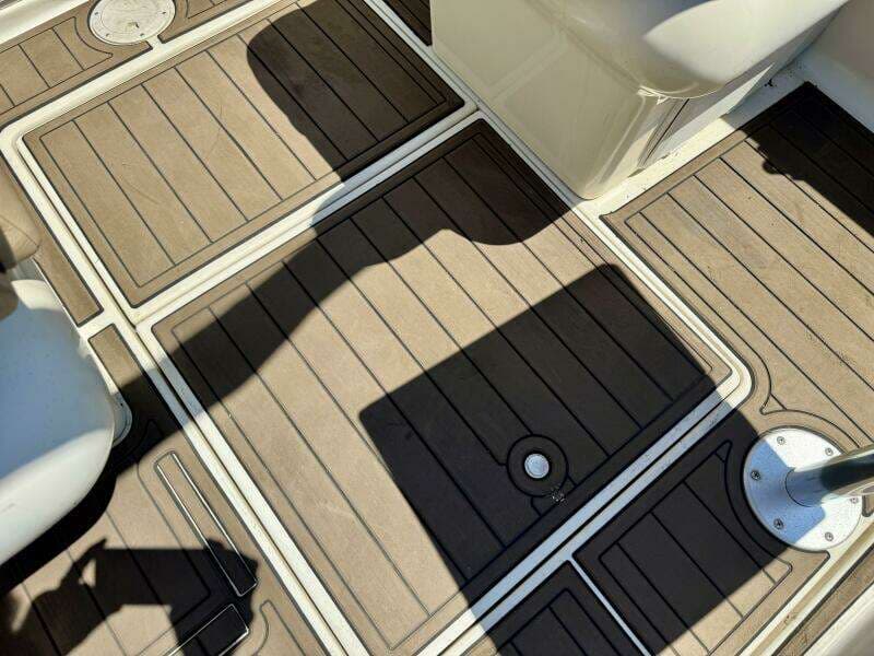 1999 Sea Ray 215 Express Cruiser