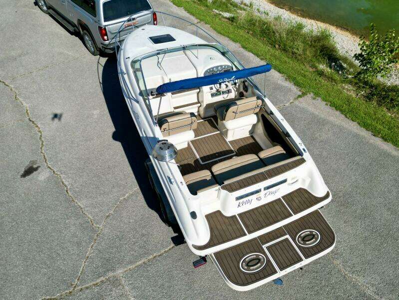 1999 Sea Ray 215 Express Cruiser